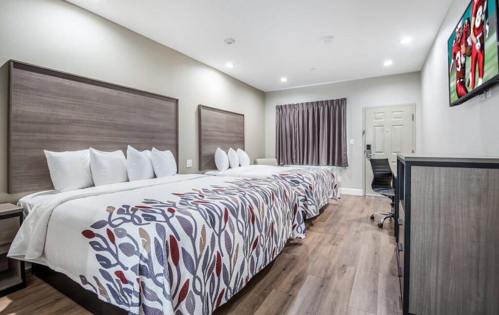 Red Roof Inn & Suites Mobile SW  I-10 - Image 4